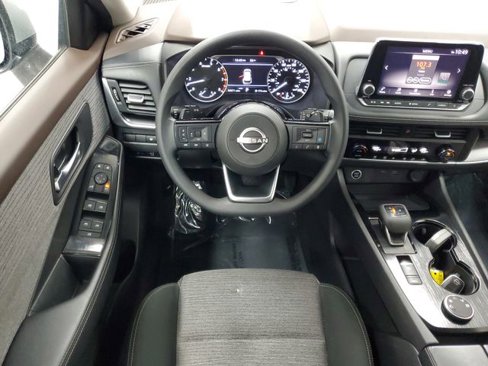 Used 2023 Nissan Rogue SV image 11