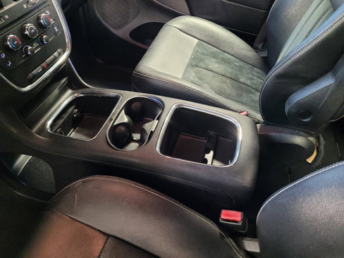 Used 2016 Dodge Grand Caravan SXT image 26
