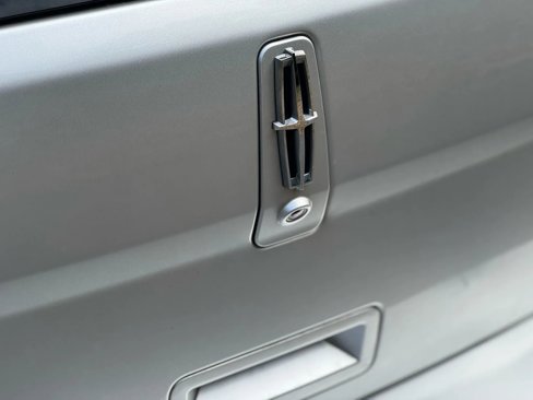 Used 2012 Lincoln MKX AWD image 10