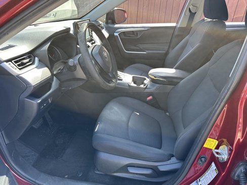 Used 2020 Toyota RAV4 LE image 28
