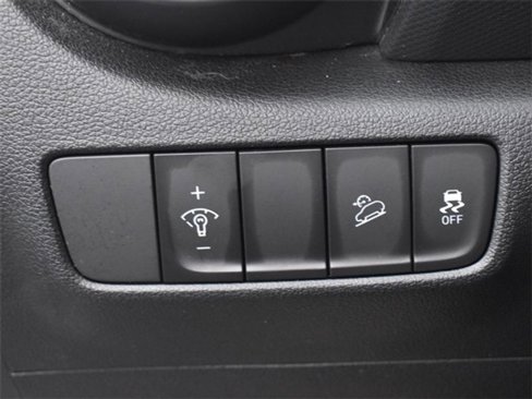 Used 2023 Hyundai Kona SEL w/ Winter Weather Package image 17