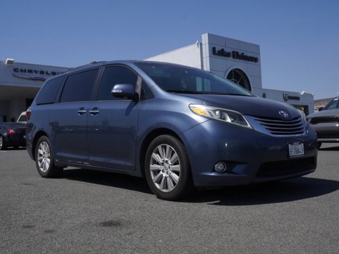 Used 2017 Toyota Sienna Limited Premium image 2