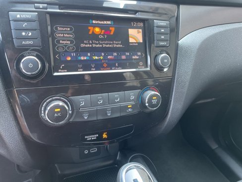 Used 2020 Nissan Rogue Sport S image 39