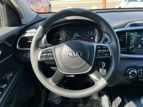 Used 2019 Kia Sorento LX image 14