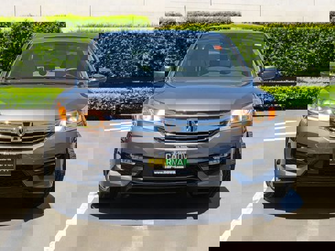 Used 2017 Honda Accord EX-L image 5