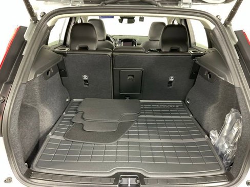 New 2025 Volvo XC40 B5 Core w/ Climate Package image 47