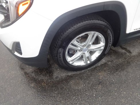 Used 2020 GMC Terrain SLE w/ LPO, Floor Liner Package image 4