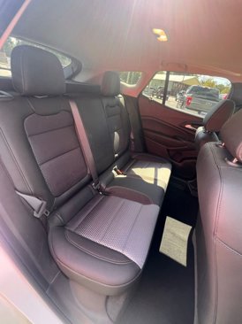 Used 2025 Chevrolet Trax LT w/ Sunroof Package image 17