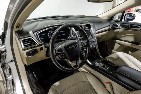 Used 2017 Ford Fusion SE w/ Fusion SE Technology Package image 11