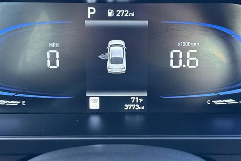 Used 2025 Hyundai Elantra Sport image 25