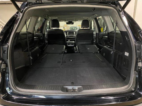 Used 2019 Toyota Highlander XLE image 21