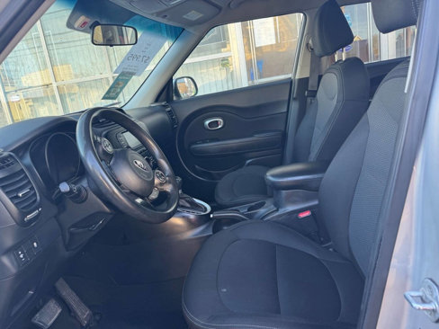 Used 2017 Kia Soul + image 11