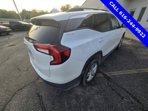 Used 2022 GMC Terrain SLE w/ Driver Convenience Package image 9
