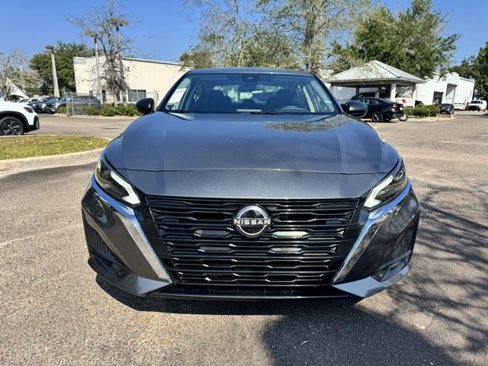 Used 2024 Nissan Altima 2.5 SV image 2