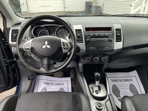 Used 2012 Mitsubishi Outlander SE image 32
