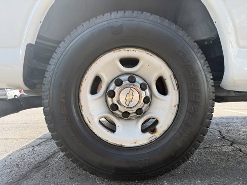 Used 2008 Chevrolet Express 2500 image 23