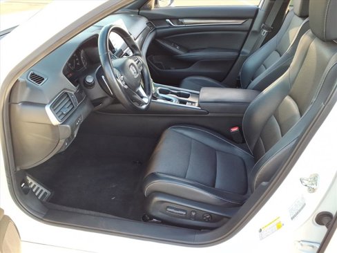 Used 2018 Honda Accord Sport image 19