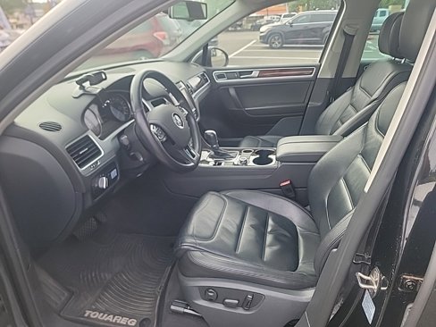 Used 2014 Volkswagen Touareg Executive image 7