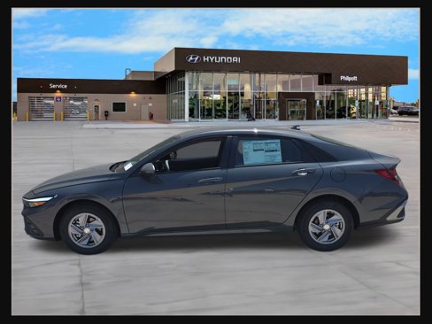 New 2025 Hyundai Elantra SE image 2
