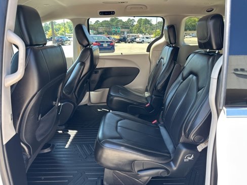 Used 2021 Chrysler Voyager Lxi image 31