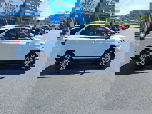 Used 2021 Chevrolet Equinox LS w/ LS Convenience Package image 8