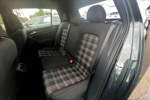 Used 2015 Volkswagen Golf S image 24