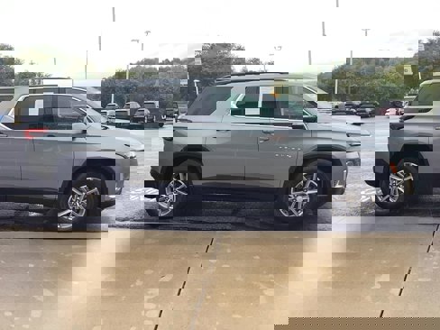 Used 2023 Chevrolet Traverse LT w/ LPO, Floor Liner Package image 5
