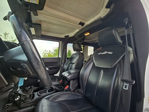 Used 2014 Jeep Wrangler Unlimited Sahara image 28