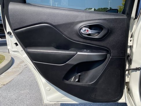 Used 2019 Jeep Cherokee High Altitude image 35