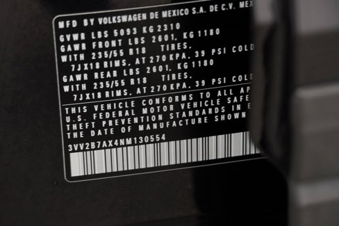 Used 2022 Volkswagen Tiguan SE image 43
