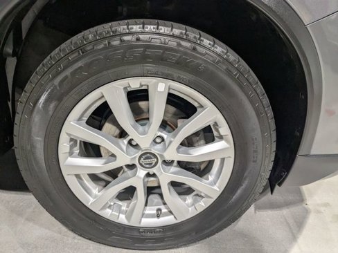 Used 2018 Nissan Rogue SV image 19