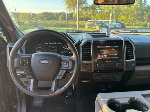 Used 2015 Ford F150 XLT w/ Equipment Group 302A Luxury image 11
