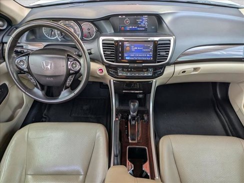 Used 2017 Honda Accord Touring image 18