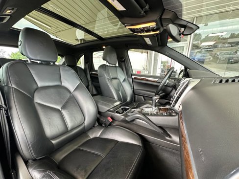 Used 2014 Porsche Cayenne Platinum Edition image 20