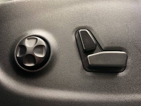 Used 2019 Jeep Cherokee Limited image 13