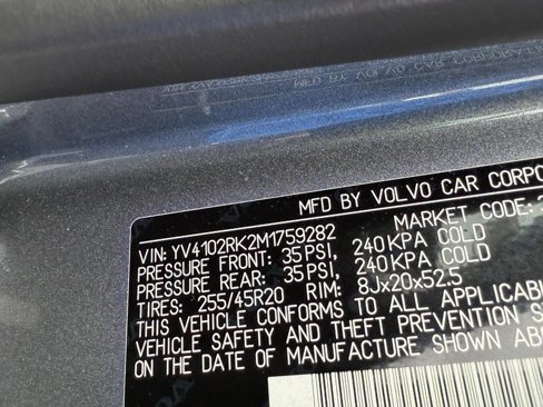 Used 2021 Volvo XC60 T5 Momentum w/ Advanced Package image 24