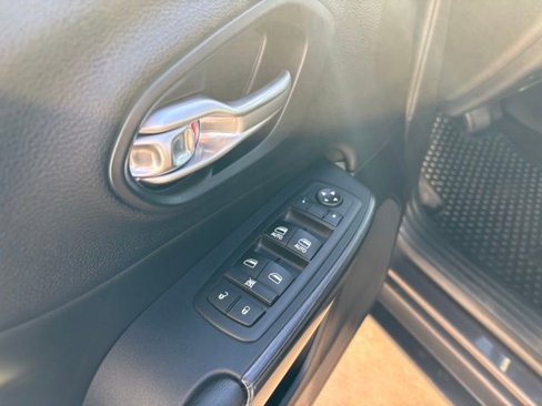 Used 2017 Jeep Cherokee Trailhawk w/ Comfort/Convenience Group image 11