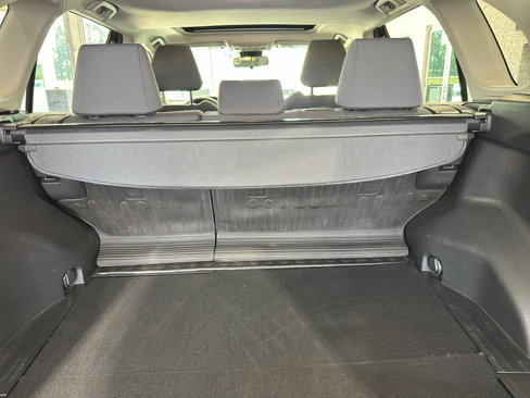 Used 2021 Toyota RAV4 XLE image 18