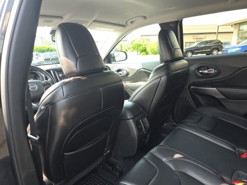 Used 2019 Jeep Cherokee Latitude Plus w/ Comfort/Convenience Group image 35