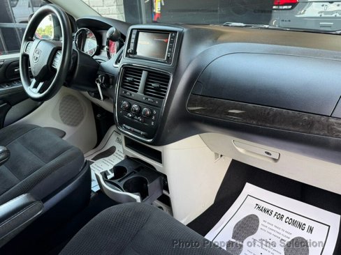 Used 2019 Dodge Grand Caravan SE image 38