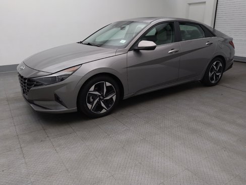 Used 2023 Hyundai Elantra Limited image 2