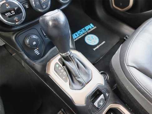 Used 2017 Jeep Renegade Limited image 24