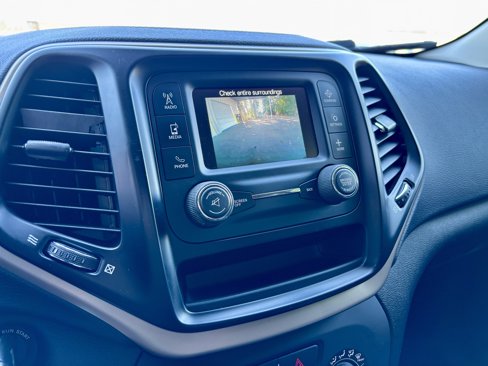 Used 2018 Jeep Cherokee Latitude image 30