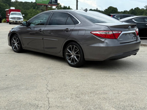 Used 2015 Toyota Camry XLE w/ Moonroof Package image 3