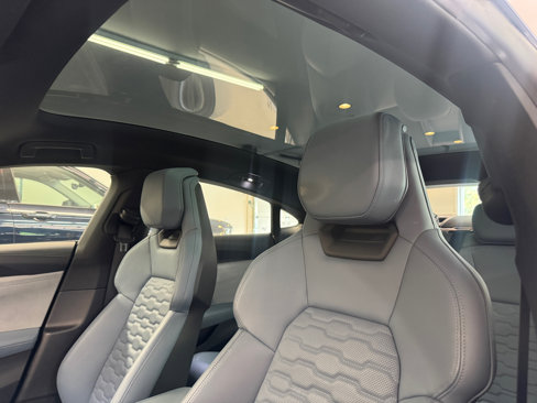 Used 2022 Audi e-tron GT Premium Plus image 18