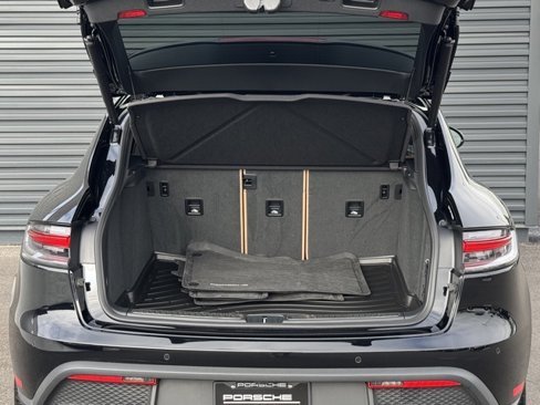 Certified 2025 Porsche Macan image 21