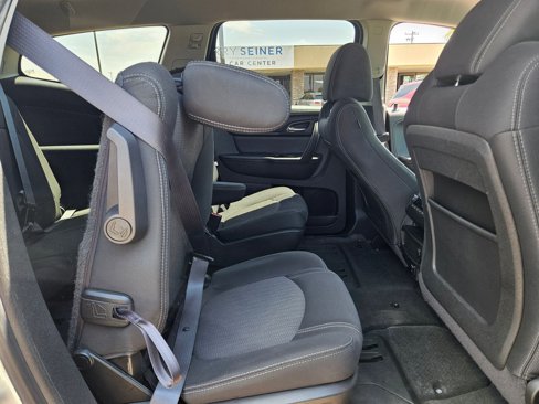 Used 2015 Chevrolet Traverse LT image 17