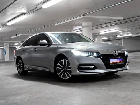 Certified 2018 Honda Accord Touring image 4