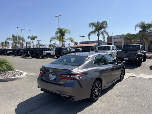 Used 2023 Toyota Camry SE image 8