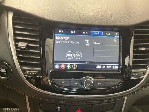 Used 2019 Chevrolet Trax LT w/ LT Convenience Package image 16
